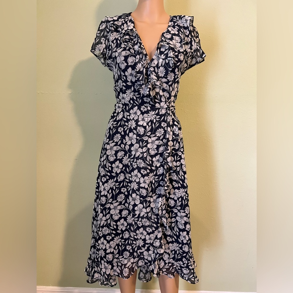 Women’s dress size 6
